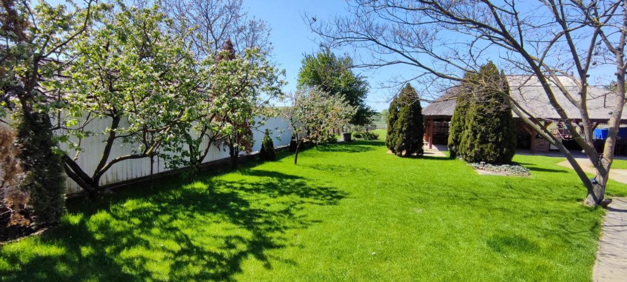 Village Garden Family Guest House Tiszakanyár Εξωτερικό φωτογραφία