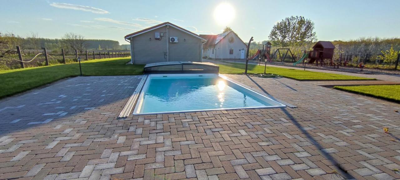 Village Garden Family Guest House Tiszakanyár Εξωτερικό φωτογραφία