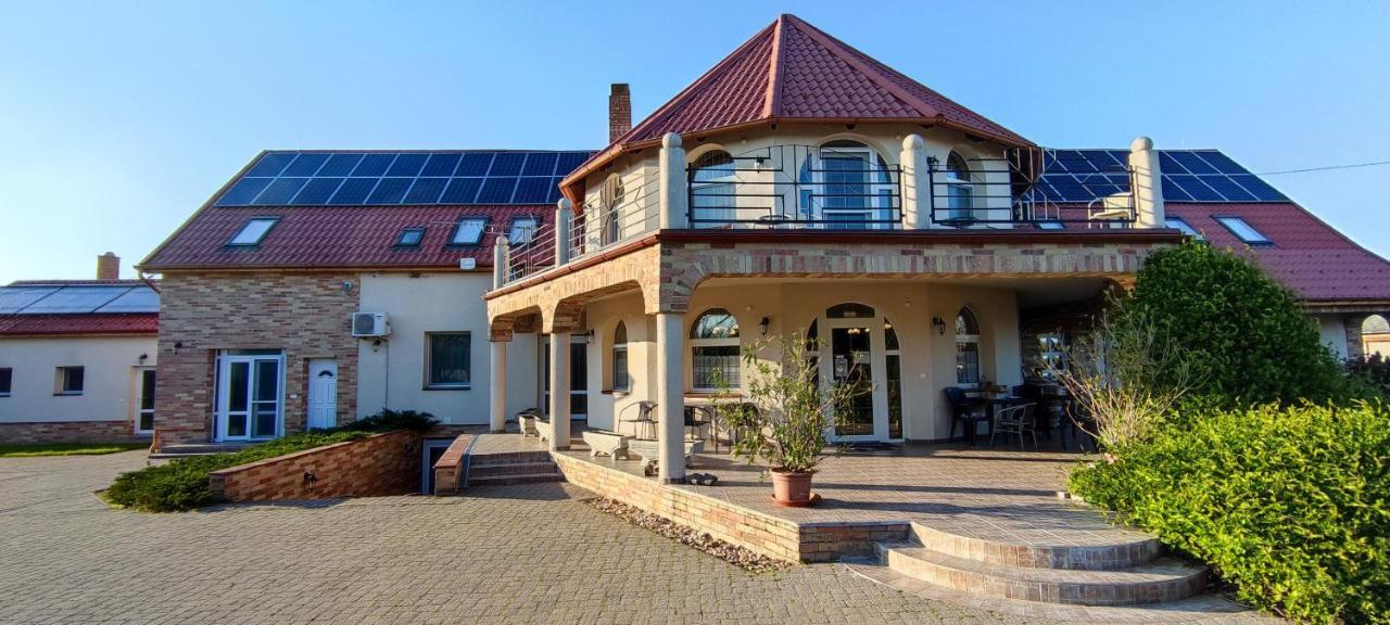 Village Garden Family Guest House Tiszakanyár Εξωτερικό φωτογραφία