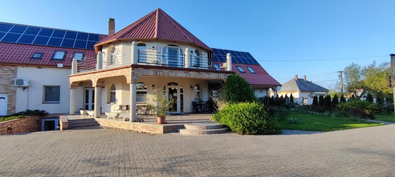 Village Garden Family Guest House Tiszakanyár Εξωτερικό φωτογραφία