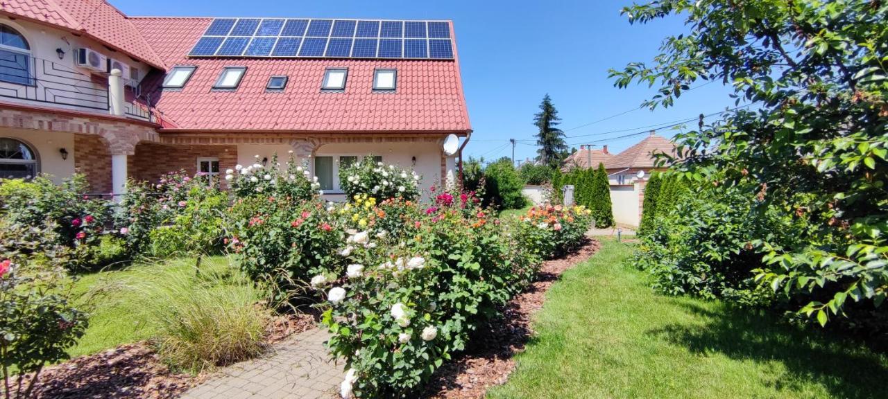 Village Garden Family Guest House Tiszakanyár Εξωτερικό φωτογραφία